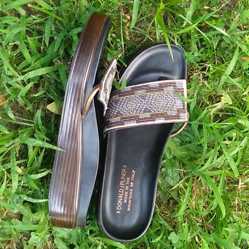New Donald J. Pliner slides sz. 9